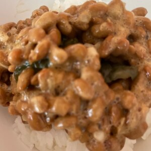 カリカリ美味しい☆キューちゃん納豆ご飯